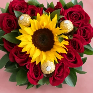 Corazón de Rosas Rojas con Girasol