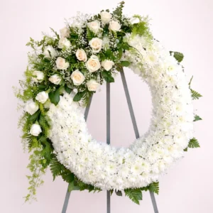 Corona Fúnebre Blanca con Rosas Champagne